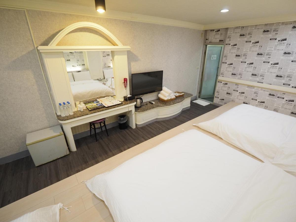 合悅都會商旅 Heyue Hotel Hsichu-stad Buitenkant foto