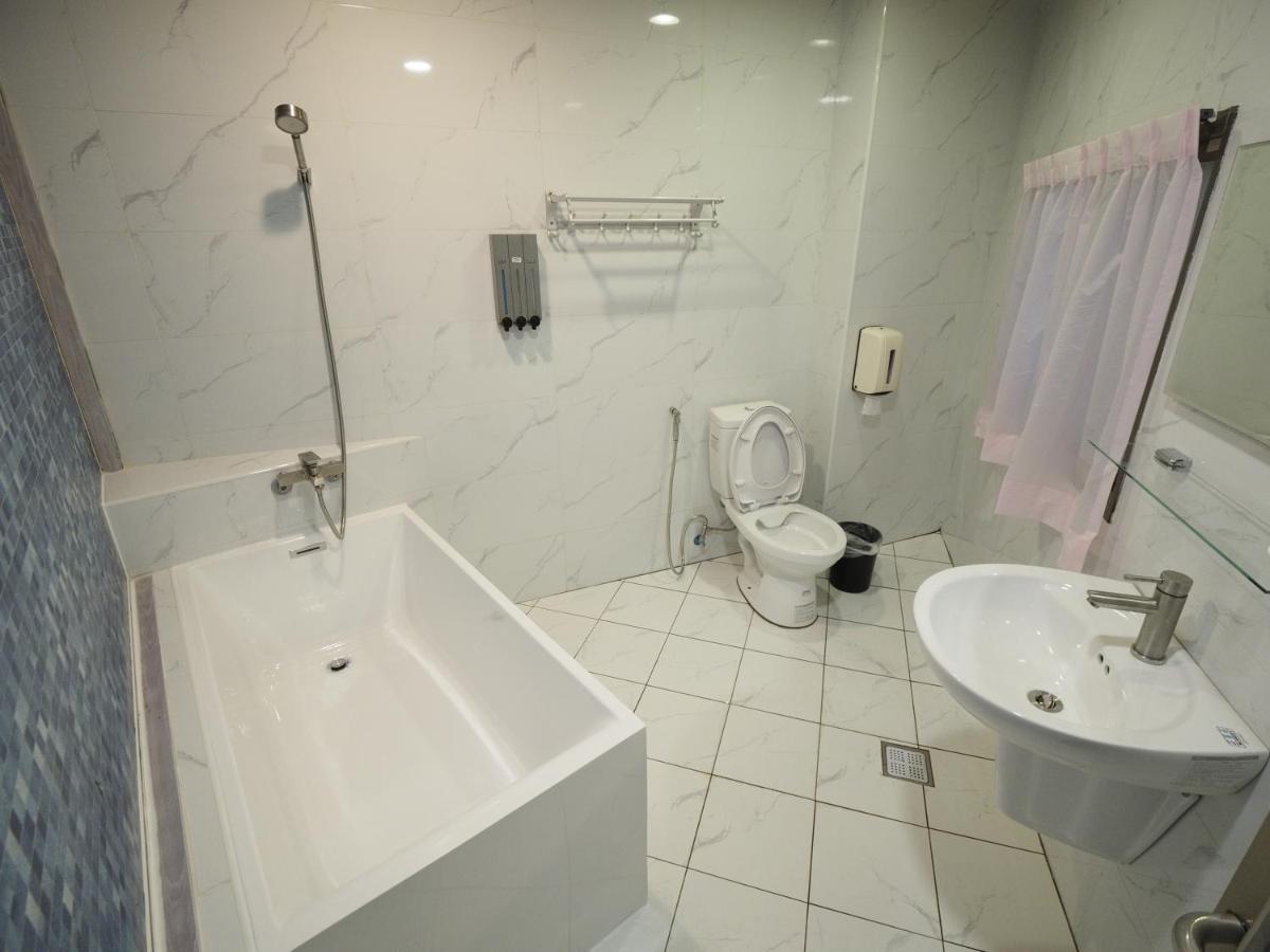 合悅都會商旅 Heyue Hotel Hsichu-stad Buitenkant foto